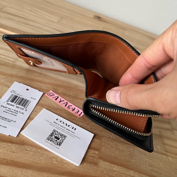 Coach Wallet🎈🎈 - Picture 8 of 10